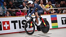 panlský dráha Albert Torres ovládl závod v Omniu.