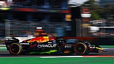 Max Verstappen na trati Velké ceny Mexika.