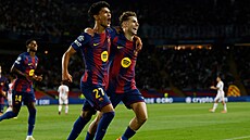 Fermín López (vpravo) a Dro Fernández se radují z branky.