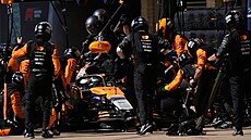 Oscar Piastri z McLarenu zastavil v boxech bhem Velké ceny USA.