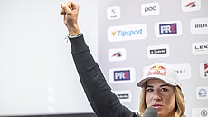 Ester Ledecká na p�edsezonní tiskové konferenci.