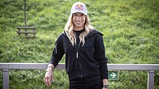 Ester Ledecká na p�edsezonní tiskové konferenci.