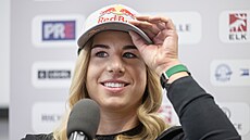 Ester Ledecká na pedsezonní tiskové konferenci.