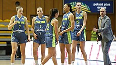 Basketbalistky USK Praha b�hem euroligového zápasu v Gdyni.