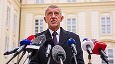 P�edseda hnutí ANO Andrej Babi� p�ijel na Hrad, kde hovo�il s prezidentem...