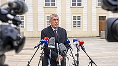 P�edseda hnutí ANO Andrej Babi� p�ijel na Hrad, kde hovo�il s prezidentem...