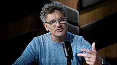 Hostem po�adu Rozst�el je spisovatel a scenárista Patrik Hartl, moderuje Monika...