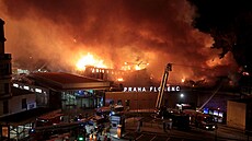 V íjnu 2010 zachvátil rozsáhlý poár oputnou drání budovu poblí...