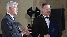 Prezident republiky udlil medaili Za zásluhy armádnímu generálu inenýru Karlu...