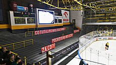 Dal�í transparent litvínovských fanou�k� po druhé t�etin�: Poh�eb k...