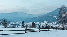 Krajina kolem karpatské vesnice Zelene na západní Ukrajin u hranic s...