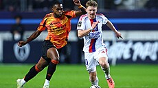 Otavio z Paris FC se sna�í obrat o mí� Pavla �ulce z Lyonu.