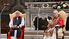 Pape Lev XIV. vede v Sixtinské kapli spolenou modlitbu s britským králem...