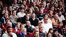 Na zápas hokejové Sparty s Tincem dorazilo i nkolik fotbalist. Na fotce...