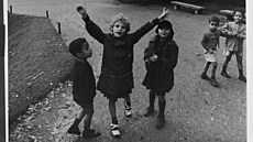 D�ti pod katedrálou Notre Dame v Pa�í�i (1966)