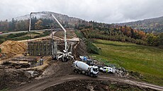 Práce na obchvatu Svoru. Zcela neprjezdná bude pro idie vozovka mezi Svorem...