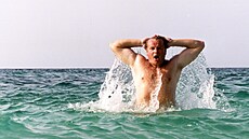 BAHAMY. Ne� se Viktor Ko�ený nechal takhle vyfotit, musel ho fotoreportér...