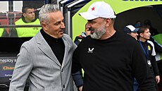 Jindich Trpiovský se ped duelem s Olomoucí zdraví s Tomáem Janotkou.