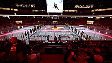 Slavnostní ceremoniál ped zaátkem utkání mezi Jihlavou a Zlínem.