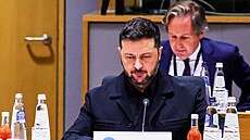 Ukrajinský prezident Volodymyr Zelenskyj na summitu EU. (23. �íjna 2025)
