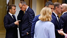 N�mecký kanclé� Friedrich Merz na summitu EU zdraví francouzského prezidenta...