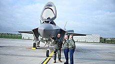 Belgický ministr obrany Theo Francken se spolu s belgickým králem Filipem...