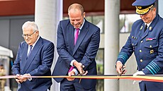 Belgický ministr obrany Theo Francken stíhá pásku pro novou budovu pro...