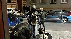 Písetí kriminalisté dopadli za necelé tyi hodiny podezelého z loupee. (20....