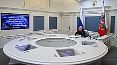 Ruský prezident Vladimir Putin p�ihlí�el testu ruských jaderných sil, který se...