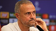 Natvaný kou Luis Enrique z Paris St. Germain na tiskovce ped zápasem Ligy...