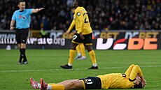 Rodrigo Gomes z Wolverhamptonu zklamaný po nevyu�ité �anci v utkání s Burnley.