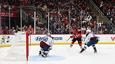 Jack Hughes (New Jersey Devils) rozhoduje v prodlou�ení utkání s Coloradem.
