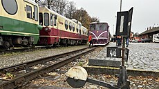 Albert Fiká�ek se svými kolegy pracuje na obnovení provozu. (�íjen 2025)