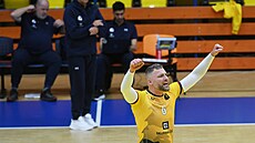 Milan Moník slaví úsp�nou akci Lv� Praha.