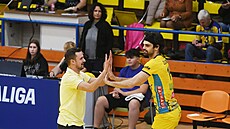 Vlevo ústecký kou� Ond�ej �aba, vpravo Cole Duncanson.