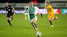 Jablonecký Antonín R�sek v zápase MOL Cupu proti Dukle.