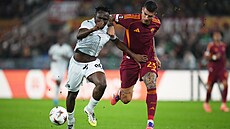 Plze�ský Prince Adu se �ítí za mí�em v utkání Evropské ligy proti AS �ím.