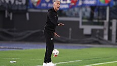 Trenér Plzn Martin Hyský hecuje své svence v zápase Evropské ligy proti AS...