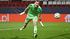 Olomoucký branká Jan Koutný v zápase Konferenní ligy proti Rakówu enstochová.