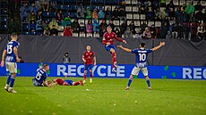 Momentka z duelu Konferen�ní ligy mezi Olomoucí a Rakówem �enstochová.