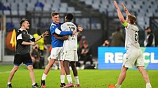 Fotbalisté Plzn� se radují z vít�zství na p�d� AS �ím v Evropské lize.