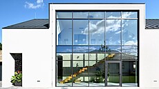 Samotná montá fixní prosklené stny probíhala za pomoci jeábu.