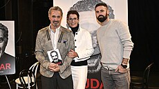 Martin Dejdar s man�elkou Danielou a synem Mat�jem b�hem k�tu knihy  �DEJDAR �...