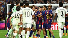 Hromadná �arvátka po skon�ení El Clásika mezi Realem Madrid a Barcelonou.