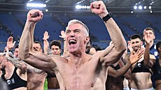 Plze�ský kou� Martin Hyský si u�ívá výhru nad AS �ím.