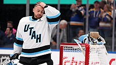 Karel Vejmelka v brán� Utah Mammoth po inkasovaném gólu
