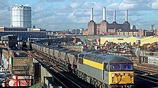 Budova Battersea Power Station je i symbolem úpadku londýnského pr�myslu (7....