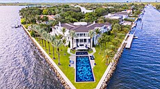 Kanadský hudebník The Weeknd, vlastním jménem Abel Makkonen Tesfaye, se stal... Kanadský hudebník The Weeknd, vlastním jménem Abel Makkonen Tesfaye, se stal...