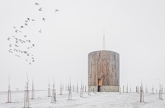 Zvolil jsem princip centrální stavby, která na vrcholku mezi poli psobí jako...