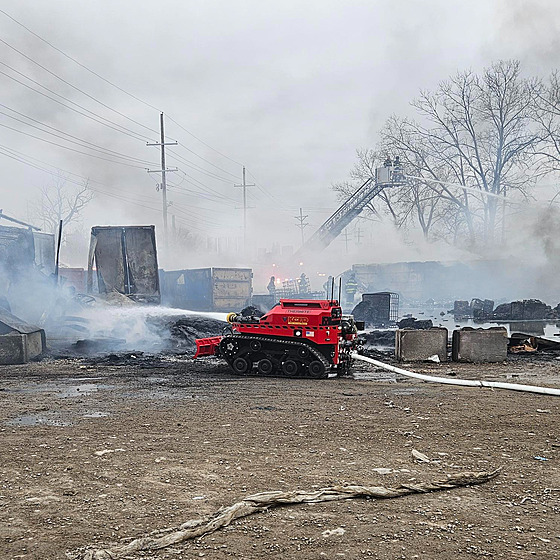 Robot pomáhá pi poáru v recyklaním zaízení v Kansas City. (15. bezna 2025)